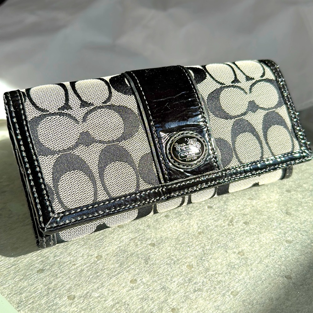 Coach large wallet in monogram canvas and the leather